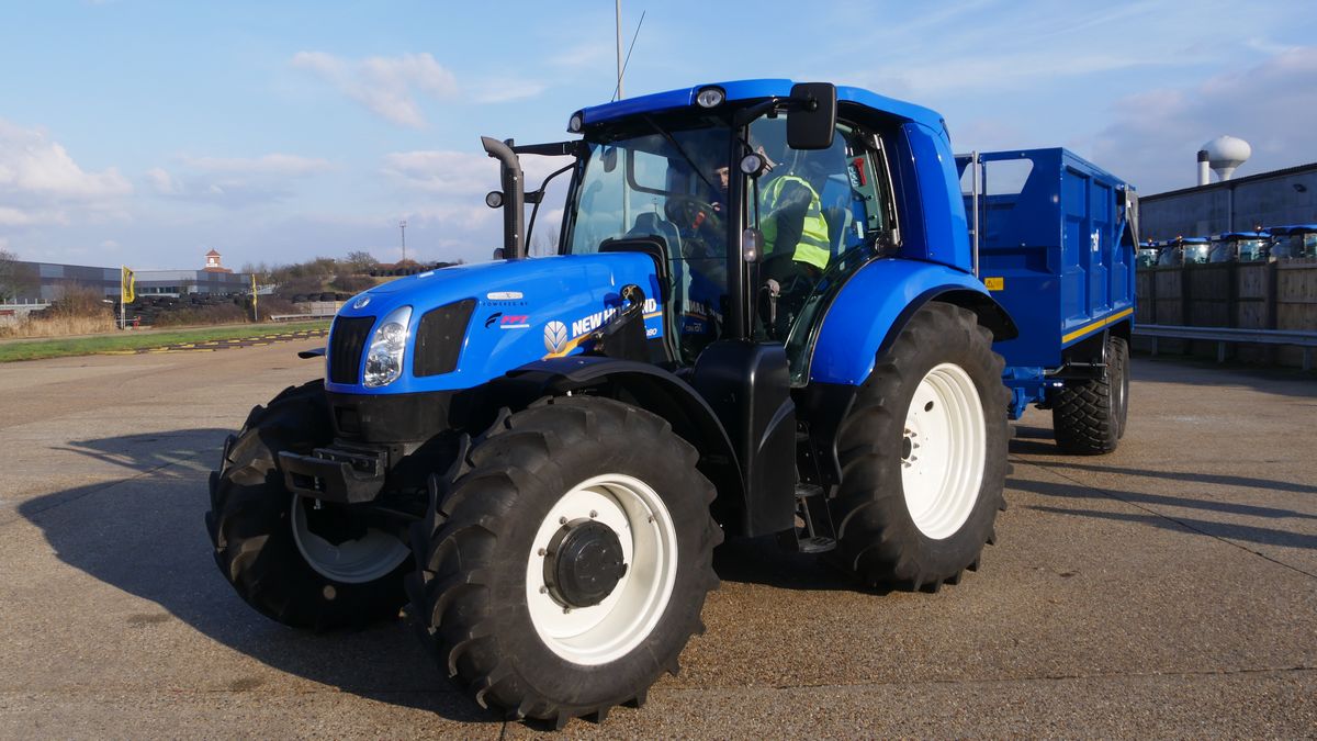 New Holland T6 Methane Power : le tracteur au biogaz qui veut rendre les fermiers autonomes