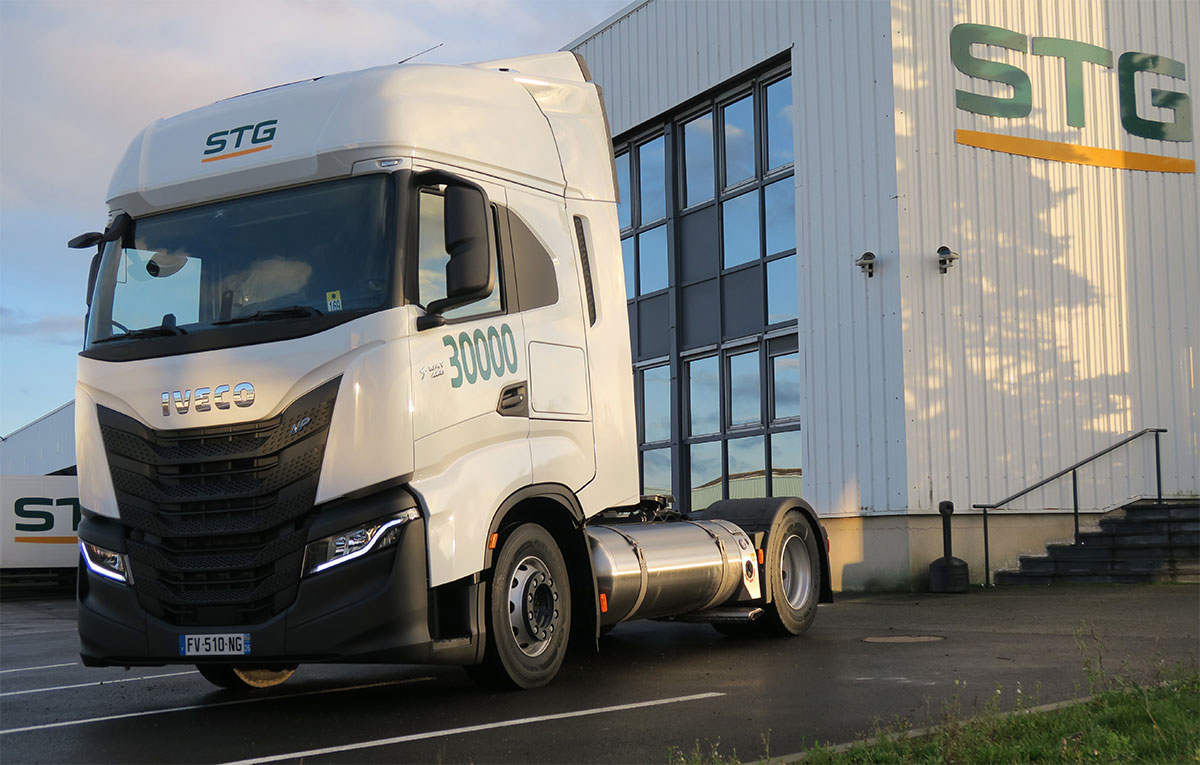 Le groupe STG commande 30 camions au gaz naturel à Iveco