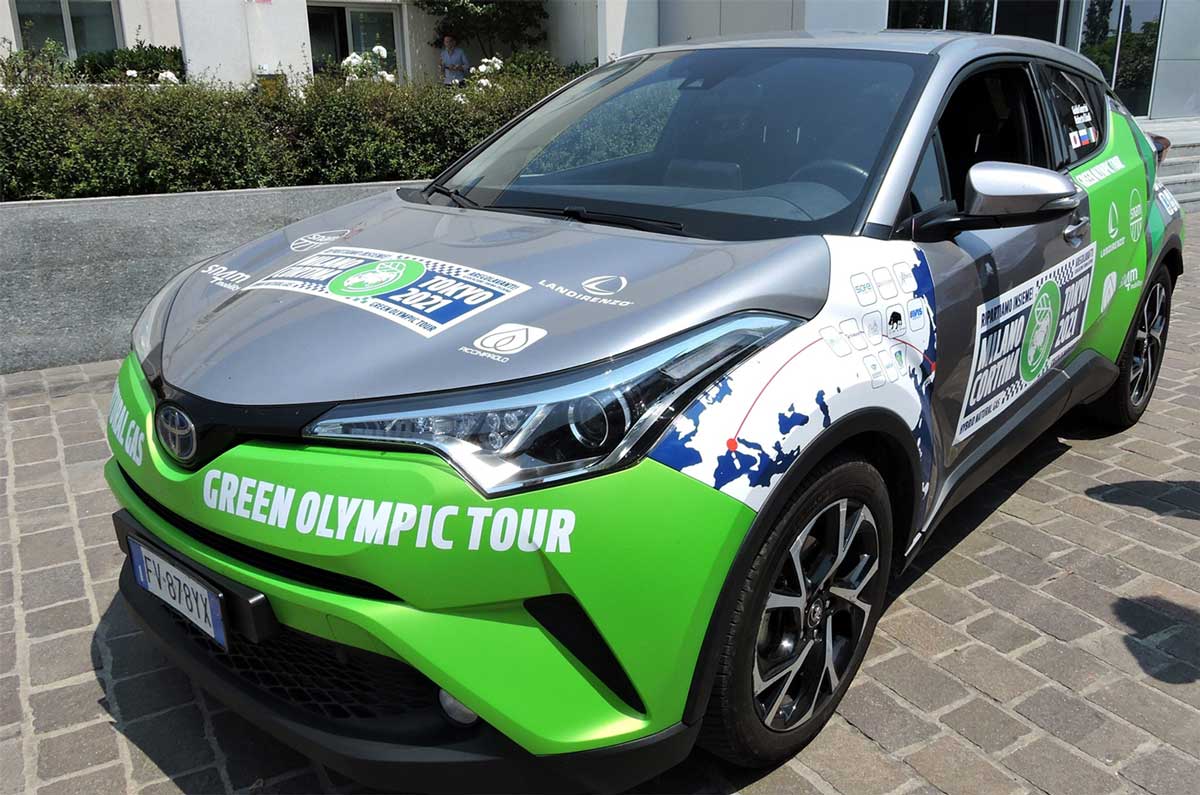 Ce Toyota C-HR hybride bioGNV va parcourir 25 000 km pour rejoindre les JO de Tokyo