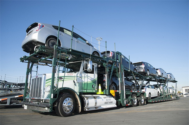 Toyota expérimente un camion porte-voitures alimenté au GNV