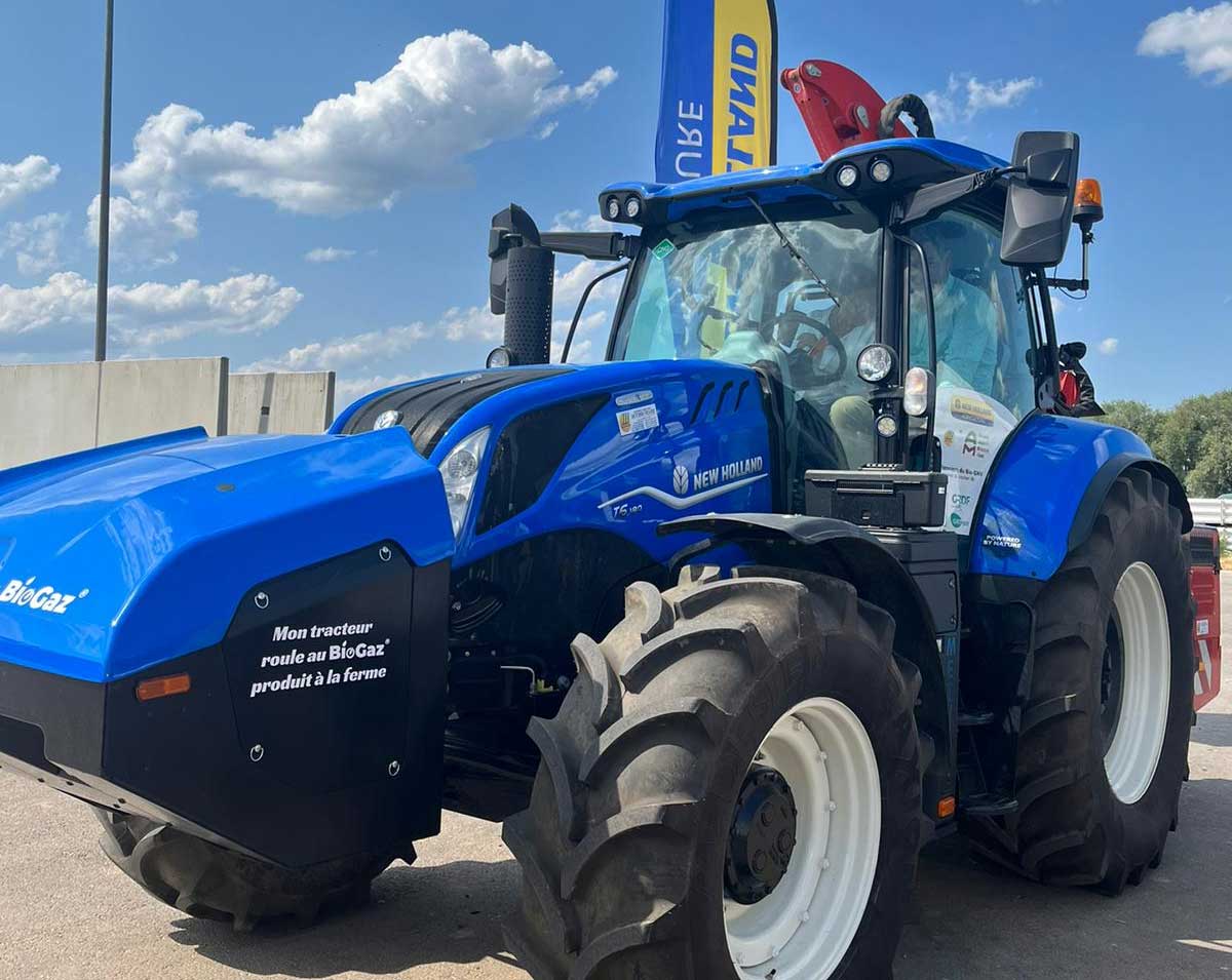 La Seine-et-Marne reçoit son premier tracteur agricole au biogaz