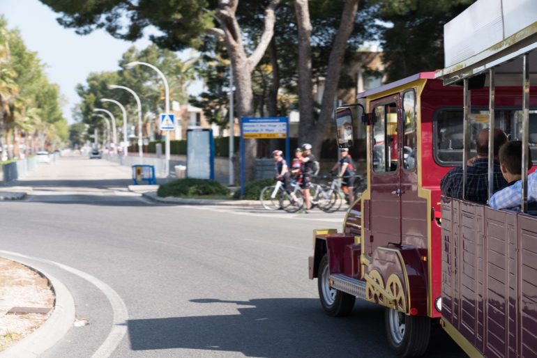 Un petit train touristique au GNV pour Playa de Muro