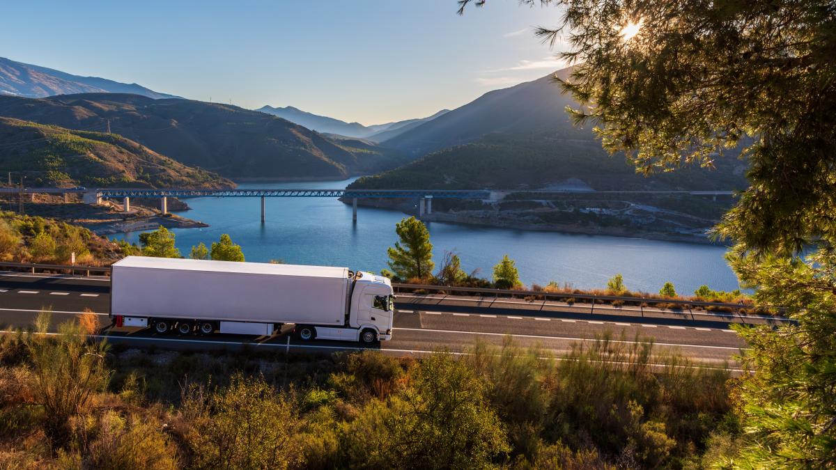 BioGNV, &eacute;lectrique, hydrog&egrave;ne, B100… quel TCO pour les poids lourds &agrave; &eacute;nergies alternatives en France ?