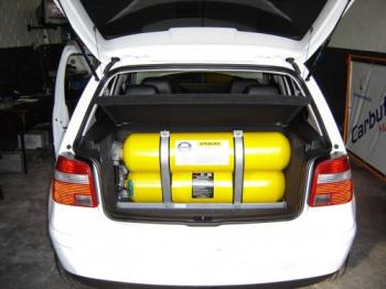 Les premi�res voitures au gaz naturel roulent au Cameroun